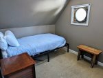 Guest bedroom with Twin bed. 